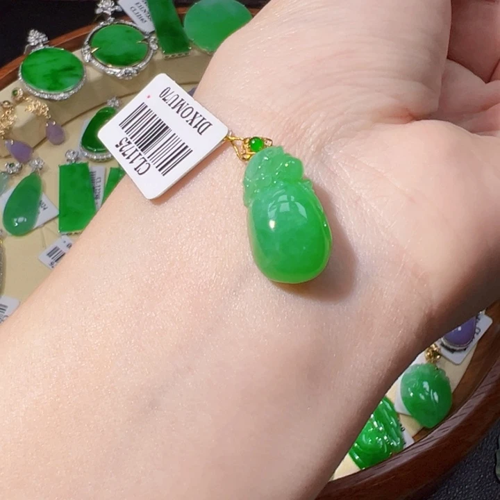 翡翠颈饰18K金镶嵌翡翠