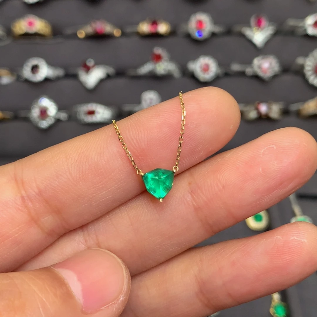 祖母绿颈饰18K金镶嵌