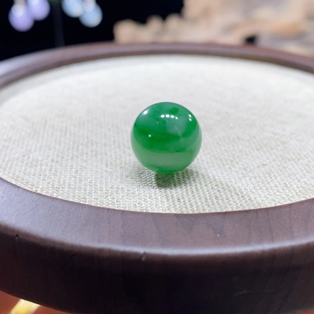 翡翠未镶嵌颈饰辣绿珠卡13.6mm