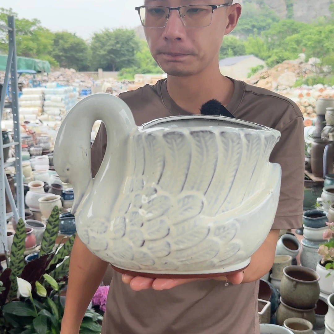 紫砂花盆鹅一个白色一个一个大号
