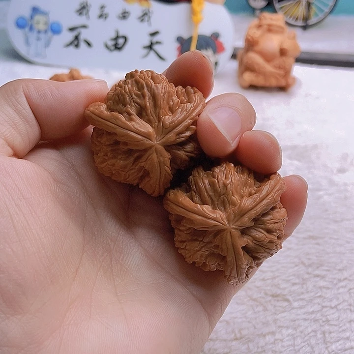 把件文玩核桃昵***置三棱