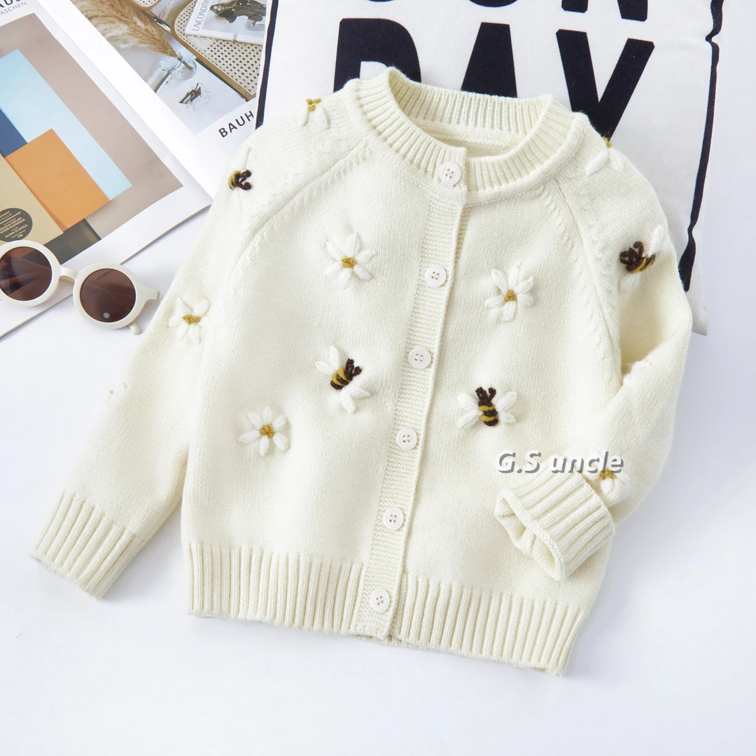 1【蜜果奶昔】H25003春季女童新款针织开衫高含量棉可爱绣花设计