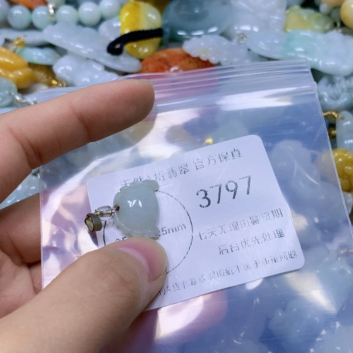 翡翠足银镶嵌颈饰翡翠