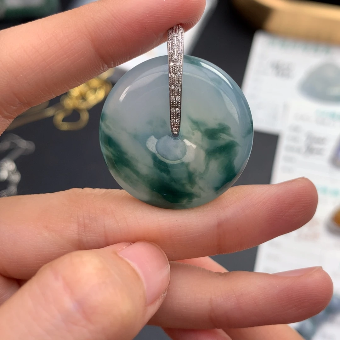 颈饰18K金镶嵌翡翠