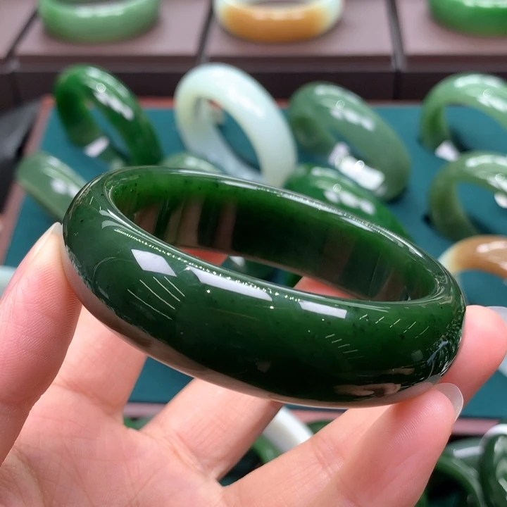 未镶嵌手镯和田玉（碧玉）