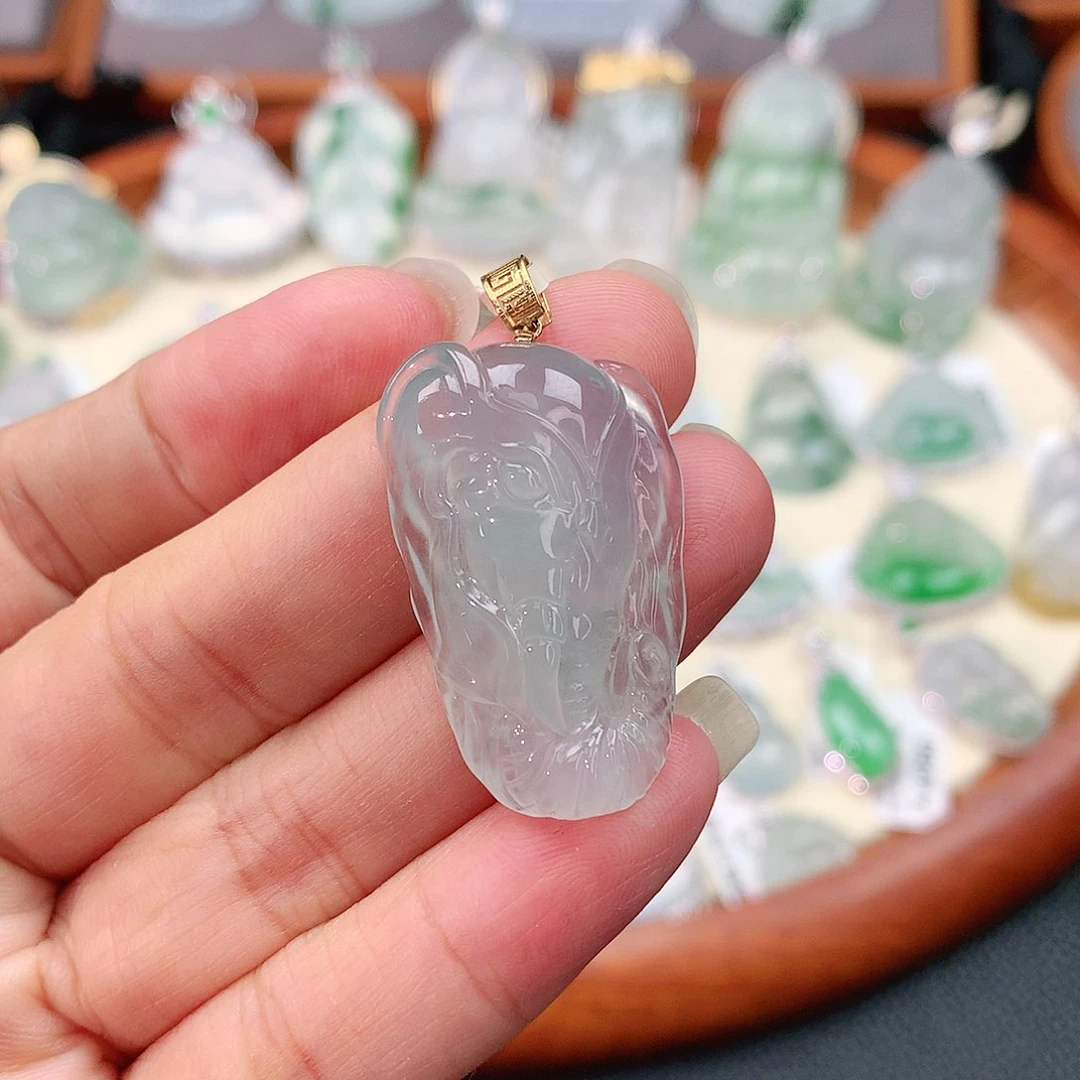 颈饰18K金镶嵌翡翠象头