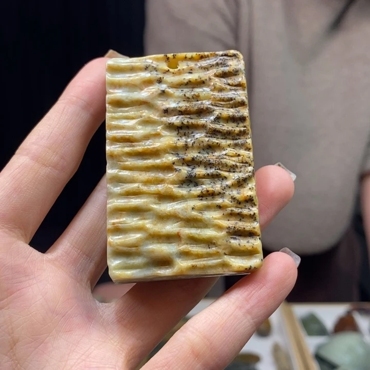 岫岩河磨玉（透闪石质玉）颈饰未镶嵌