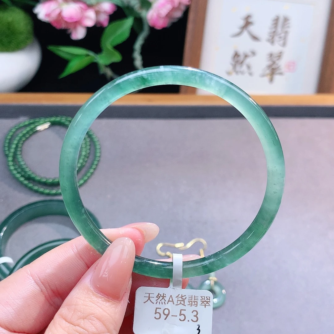 未镶嵌手镯（圆镯）翡翠
