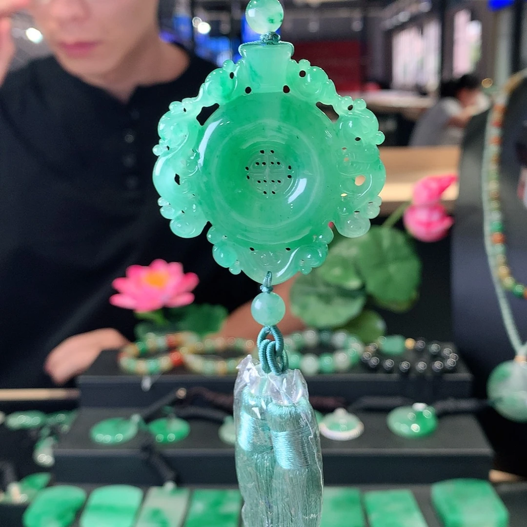 石英质玉未镶嵌吊坠
