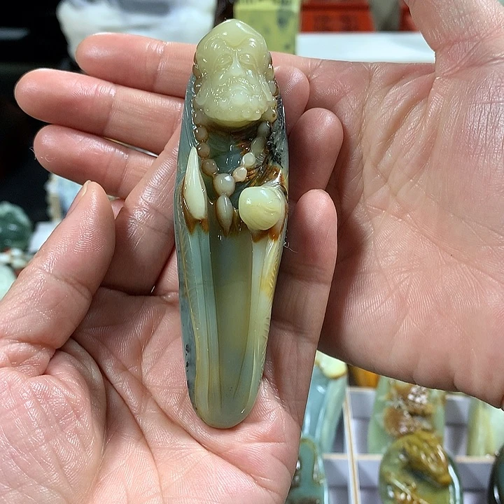 蛇纹石玉手把件未镶嵌军**家