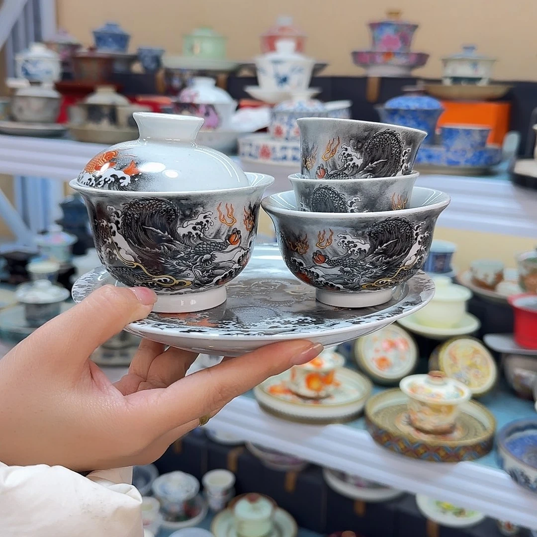 我们都是在这里关注起来