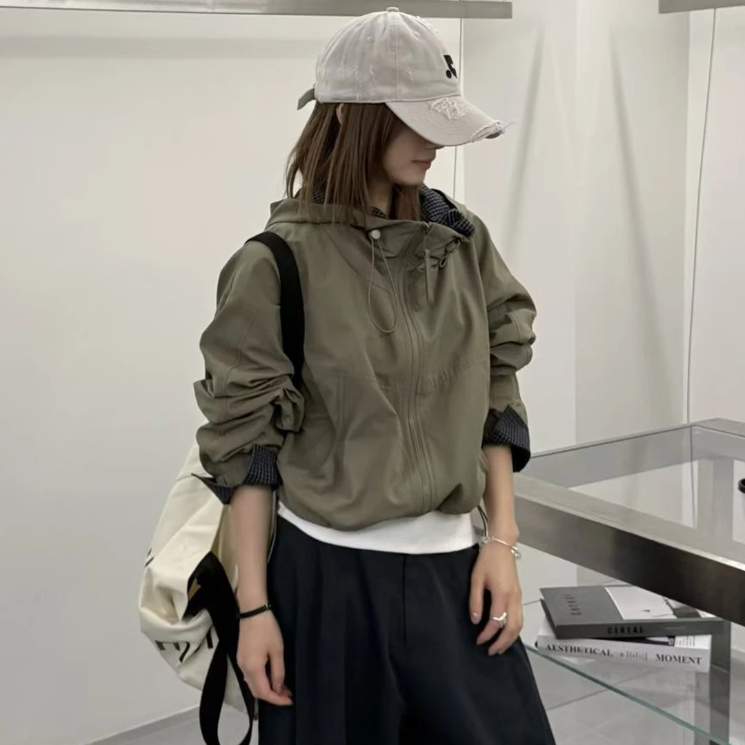 连帽休闲百搭冲锋衣短外套女2025秋季新款宽松时尚工装棒球服上衣