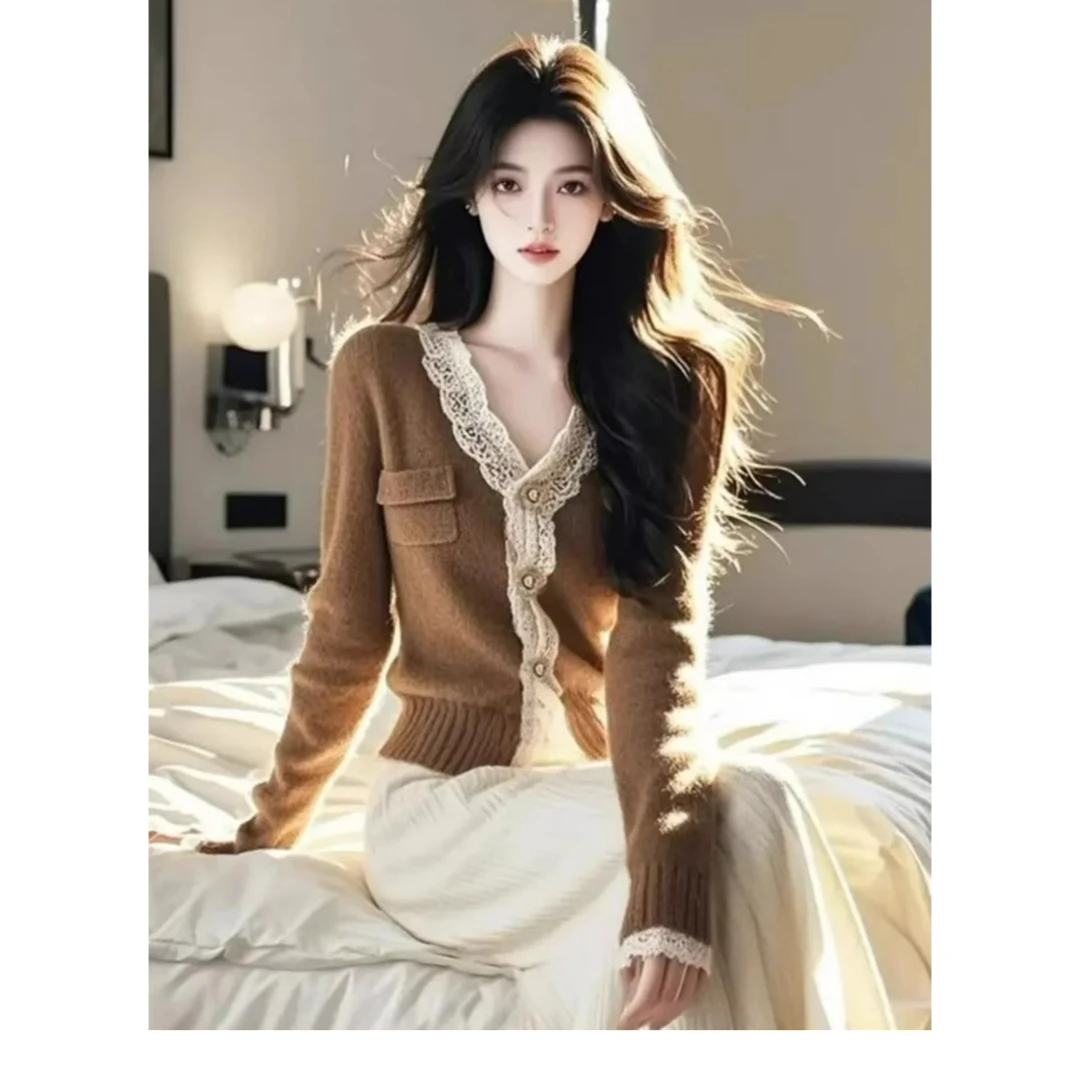 初秋穿搭高级感漂亮女装盐系轻熟风小众设计咖色针织上衣