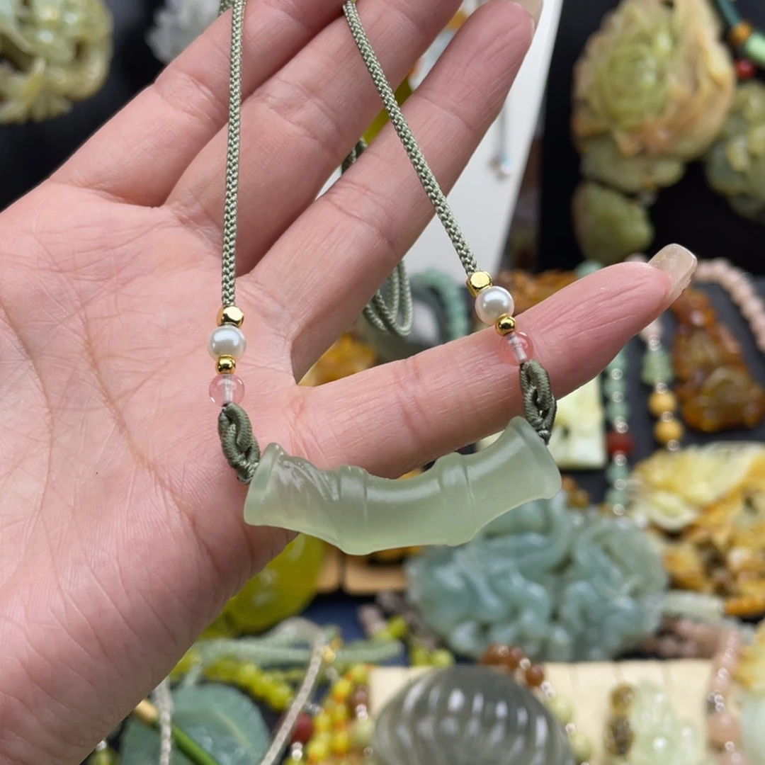 蛇纹石玉未镶嵌颈饰