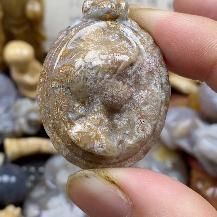 颈饰未镶嵌硅化珊瑚（珊瑚玉）