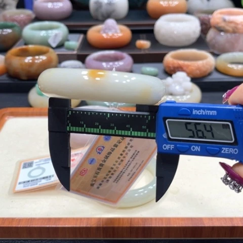 未镶嵌手镯石英质玉