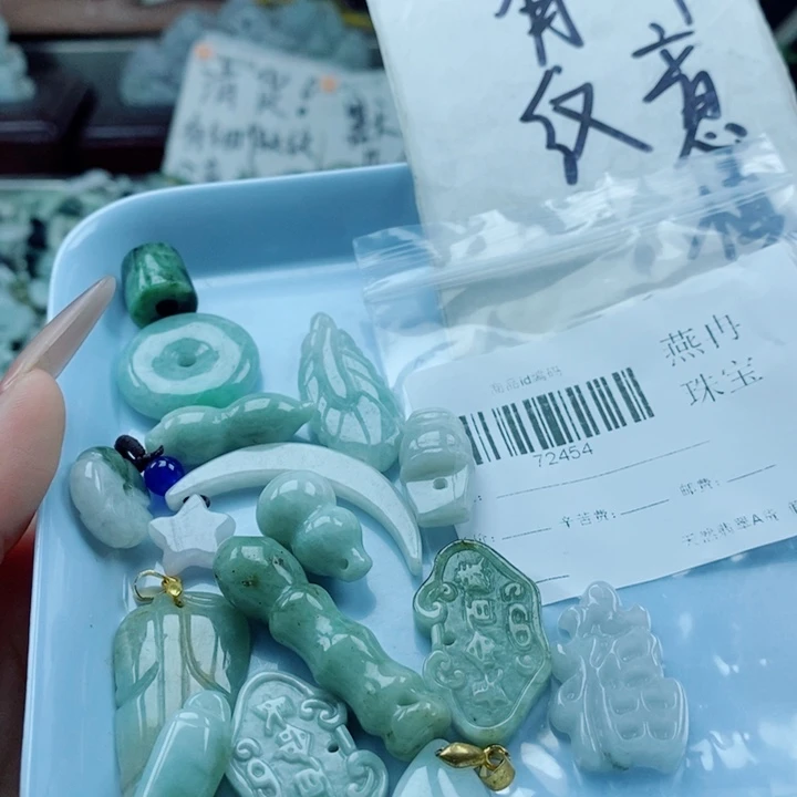 翡翠未镶嵌颈饰翡翠