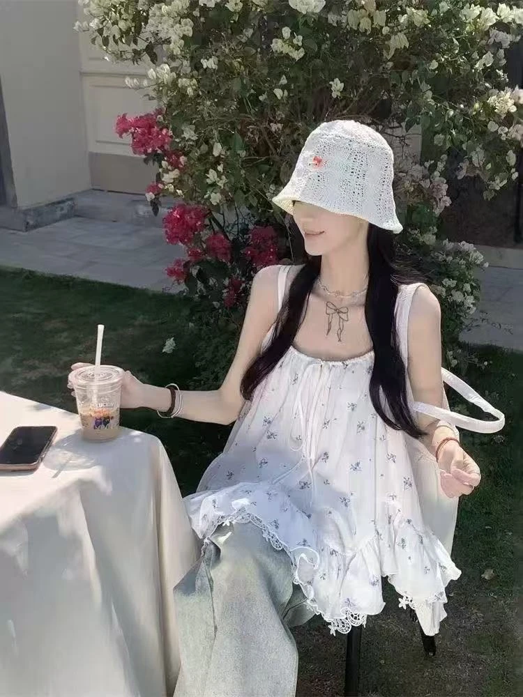 法式设计蕾丝花边吊带背心碎花衬衫女夏季外穿度假风绝美白色上衣