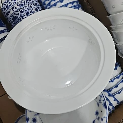 瓷玲珑白色9寸圆形汤碗一个微瑕疵