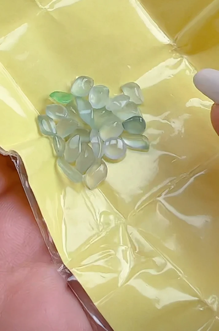 天然翡翠A货蛋面29