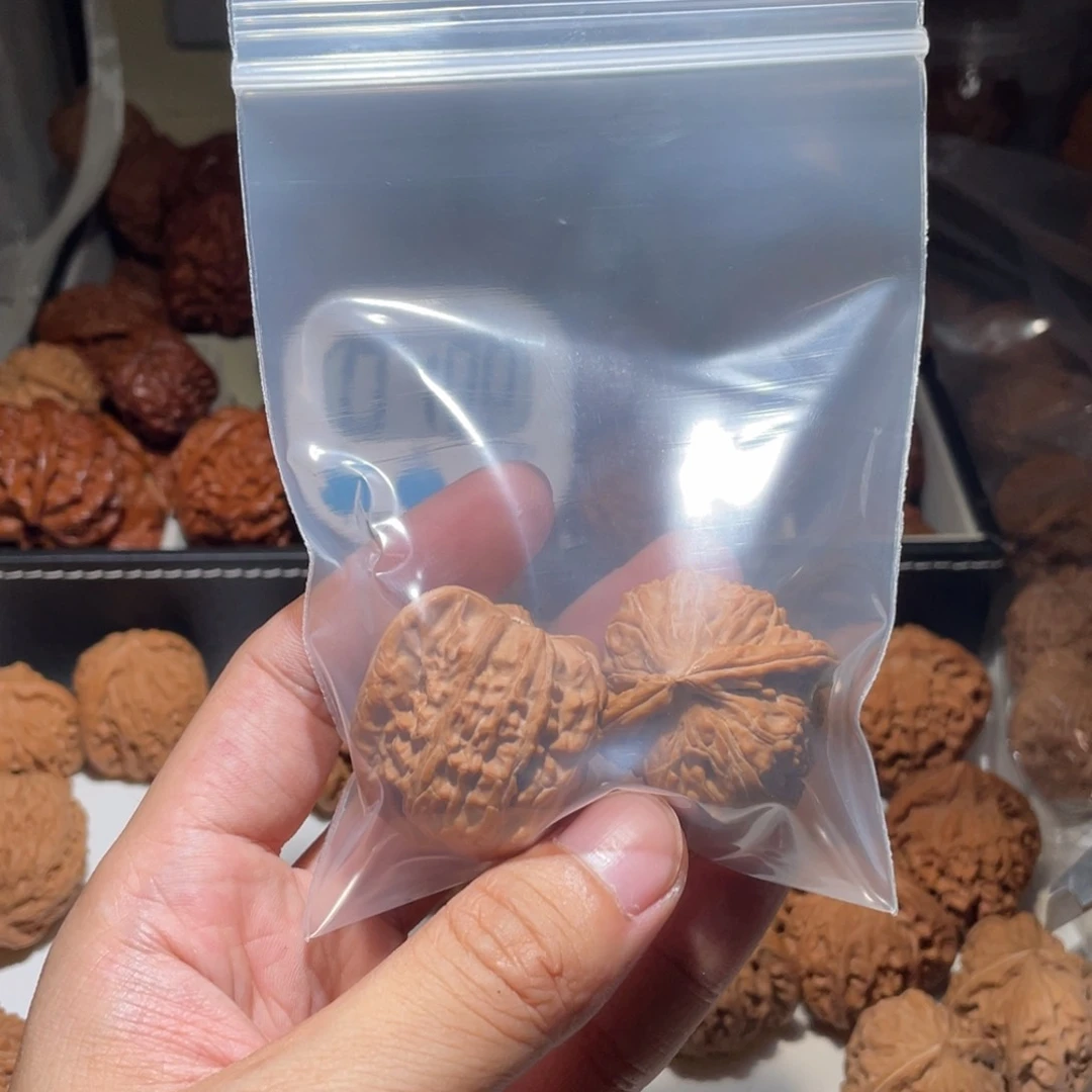 小***黑35➕尺寸三角白狮子头