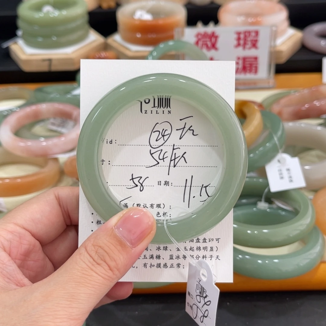 未镶嵌手镯石英质玉