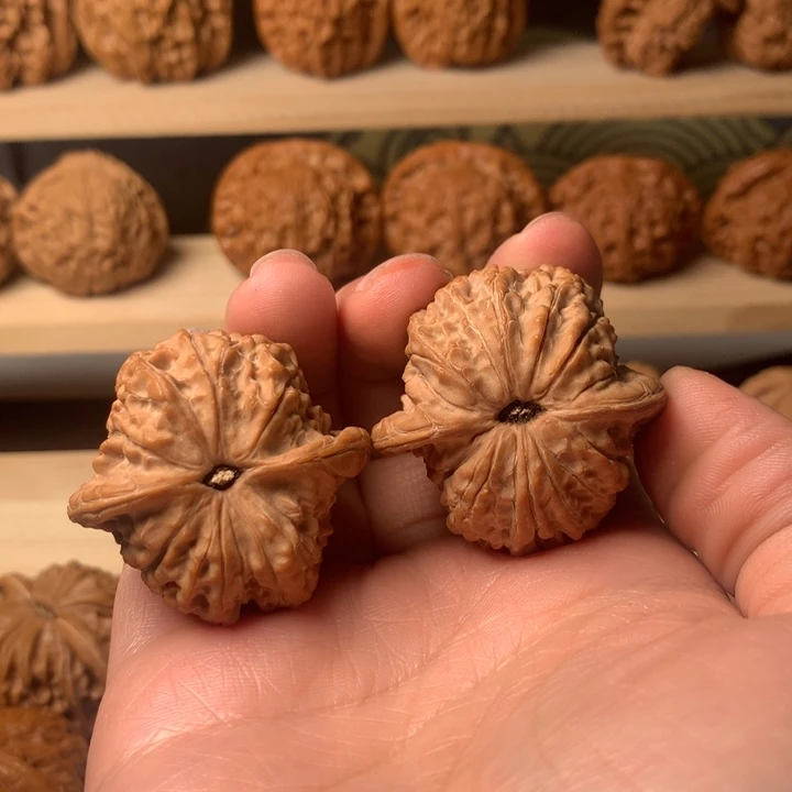 文玩核桃吊坠兴*?血麒麟