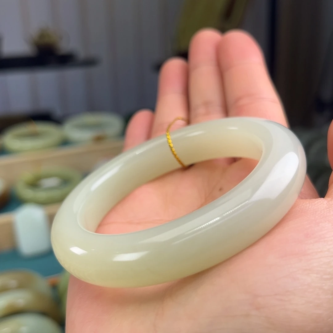 和田玉（糖玉）未镶嵌手镯