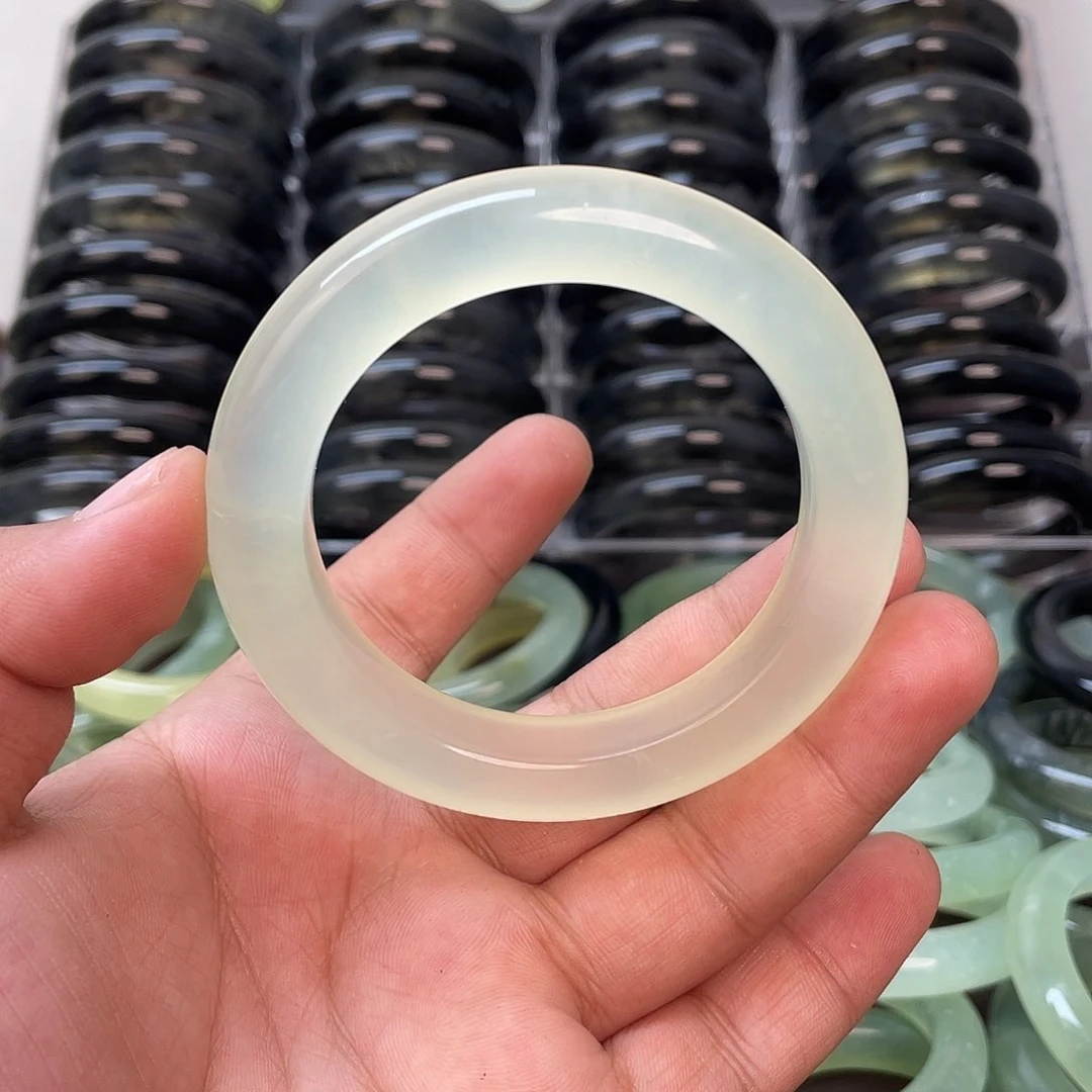 蛇纹石玉未镶嵌手镯微*