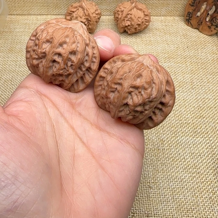 E***A文玩核桃吊坠战鼓38.5有黄