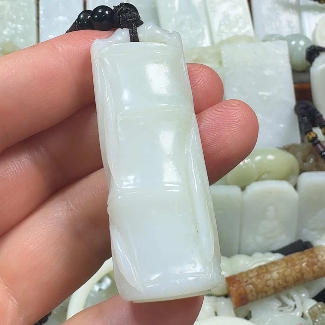 文***刀和田玉未镶嵌挂件