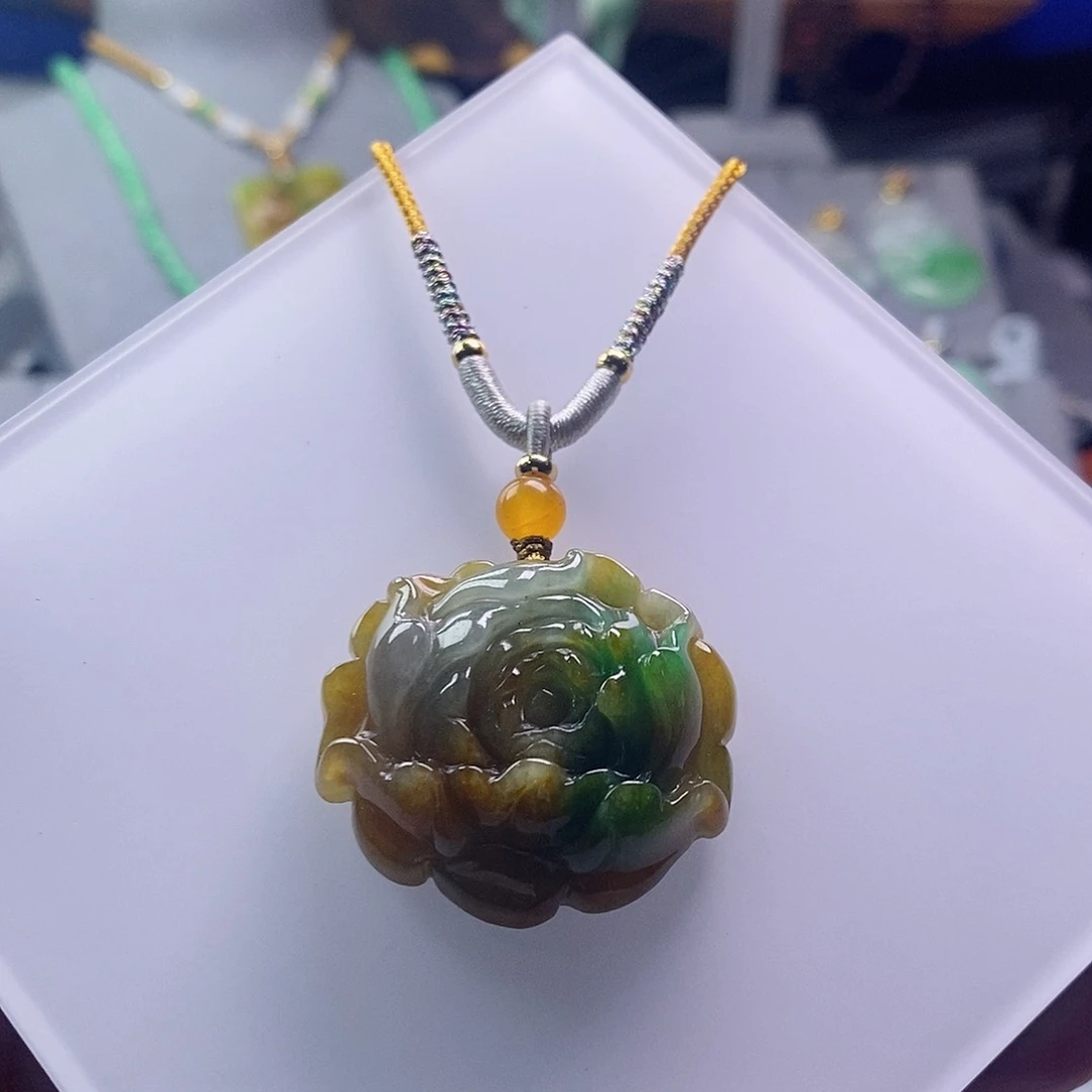 翡翠未镶嵌吊坠(赠链)