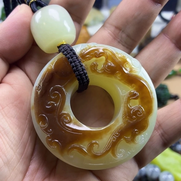 Q***S颈饰未镶嵌和田玉