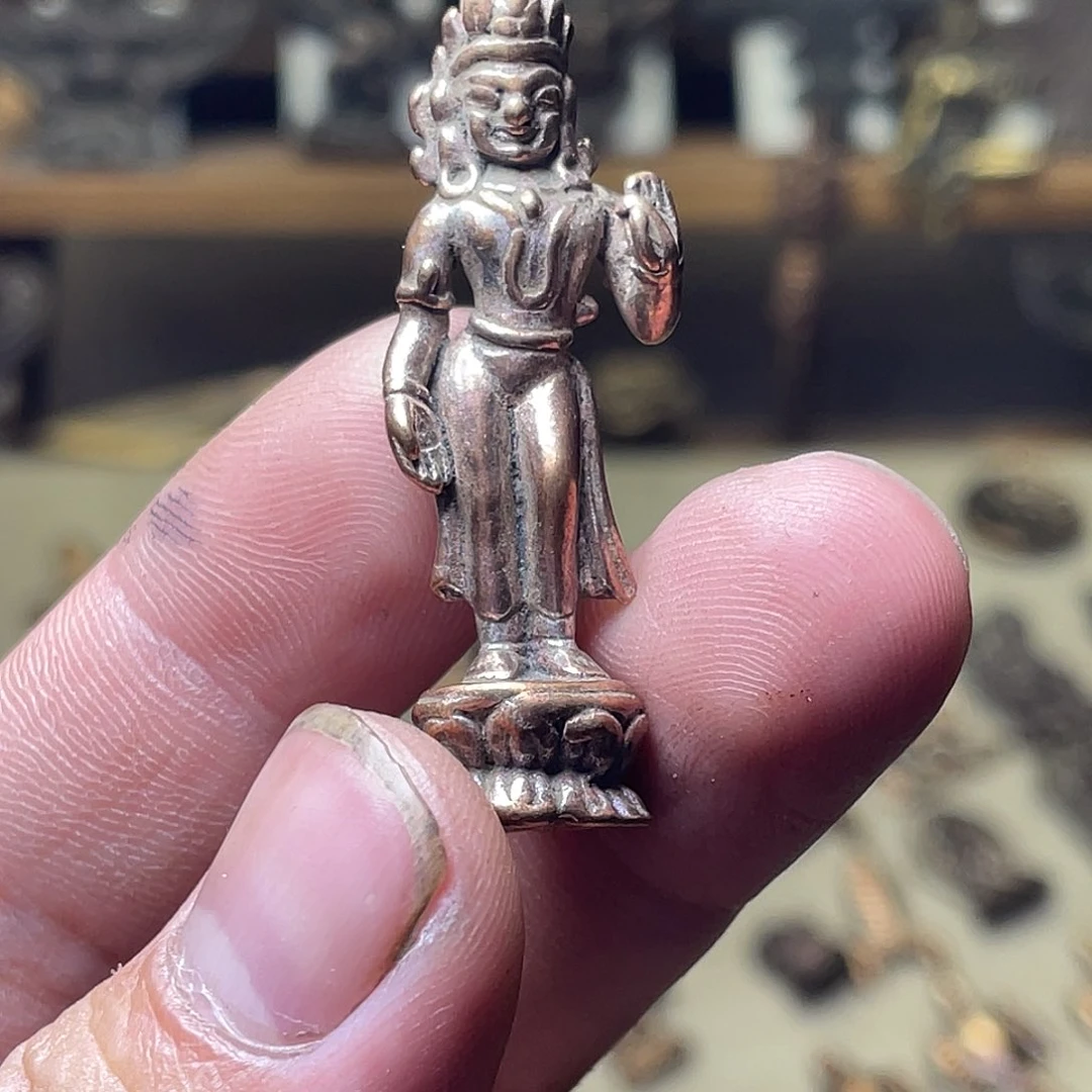 藏传加银莲花手观音