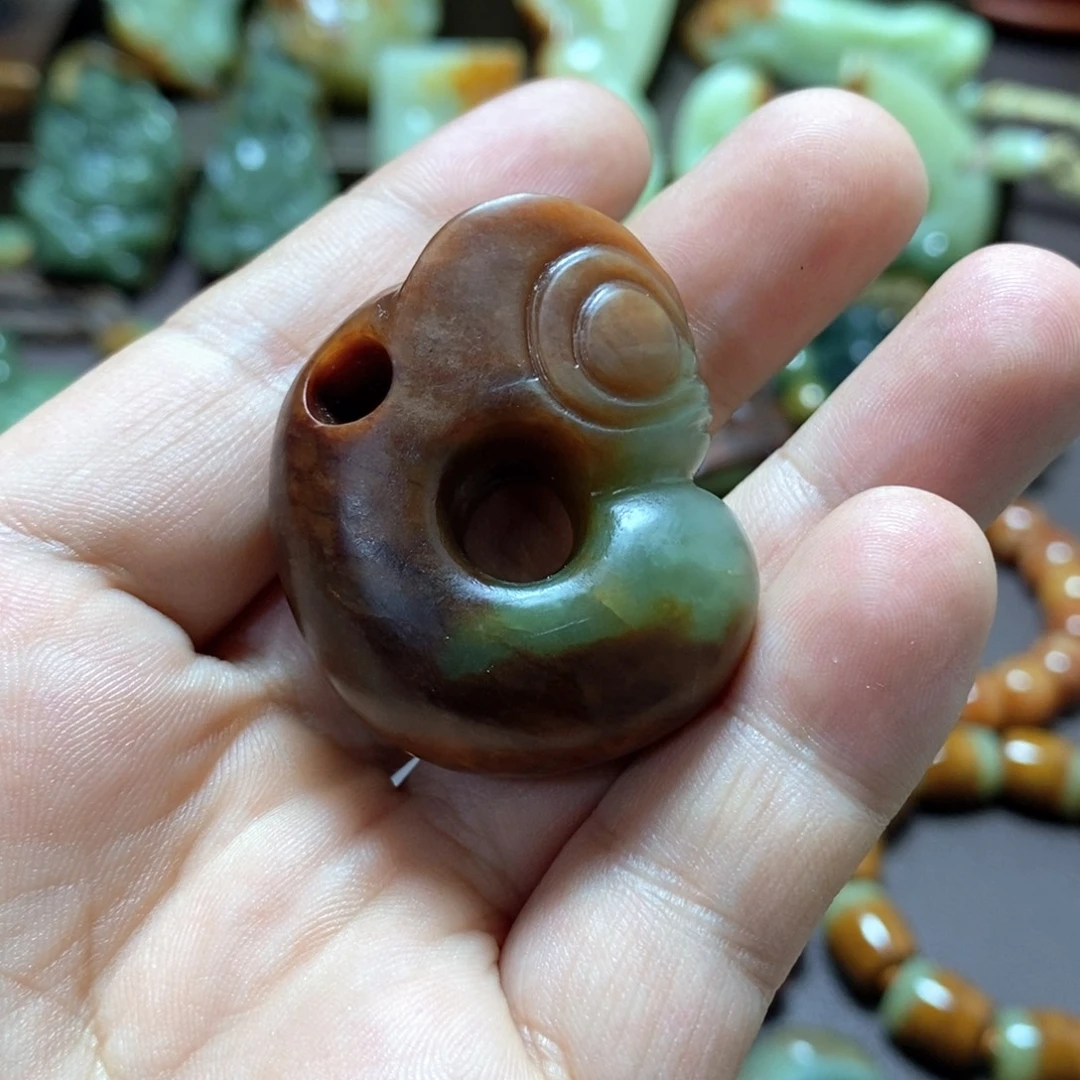 透闪石质玉未镶嵌挂件