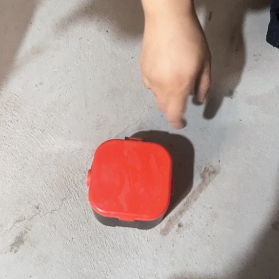 黑红红虫盒微瑕的。