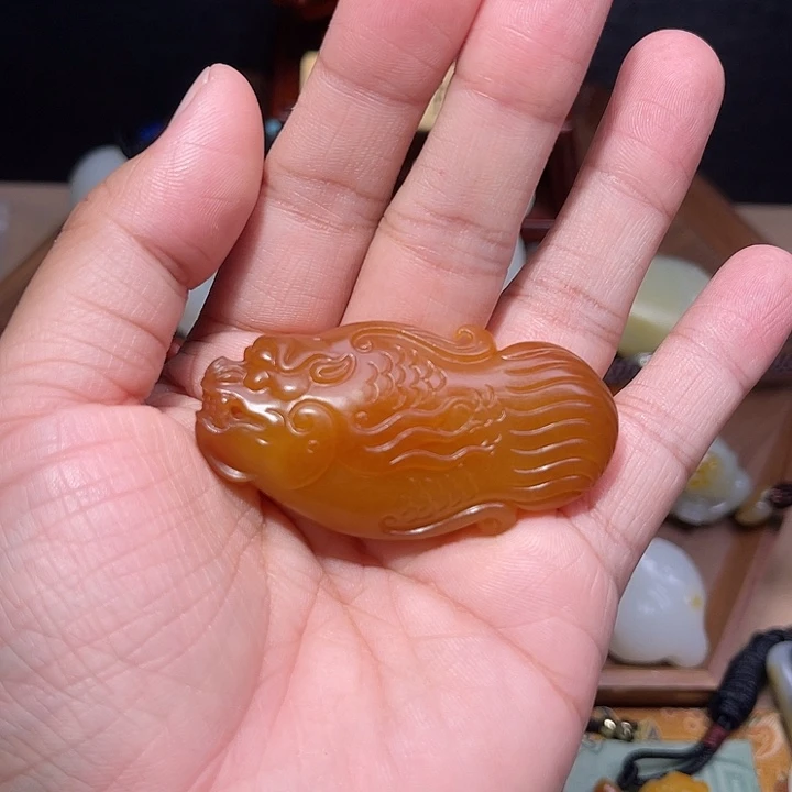 迈***气和田玉未镶嵌颈饰