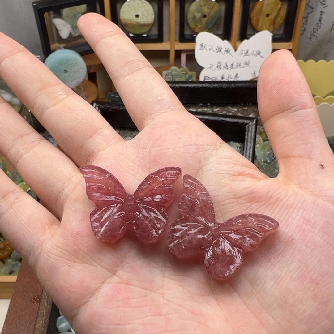 芋***泥蛇纹石玉未镶嵌蝴蝶