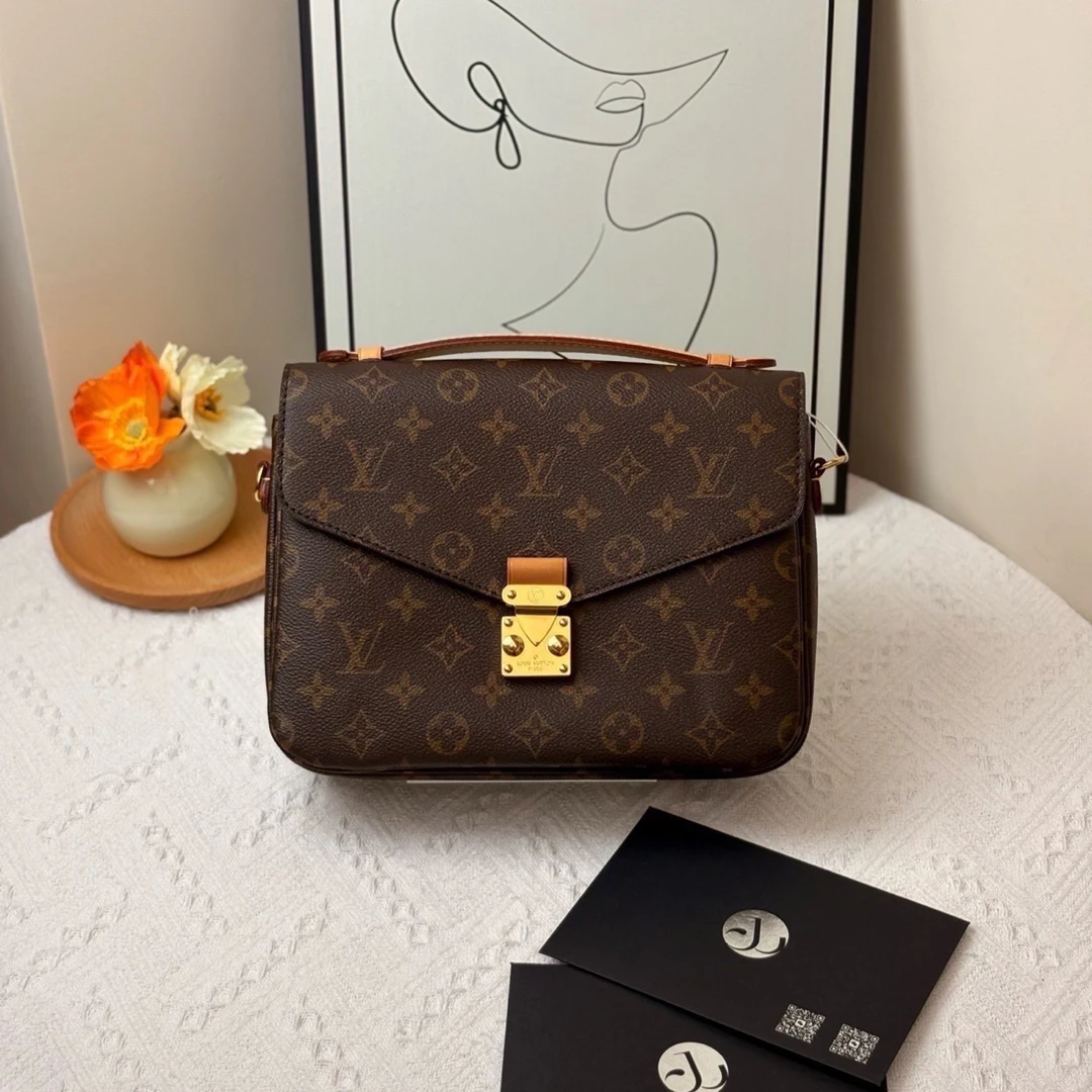 95新 LouisVuitton/路易威登 邮差老花/JWX5647
