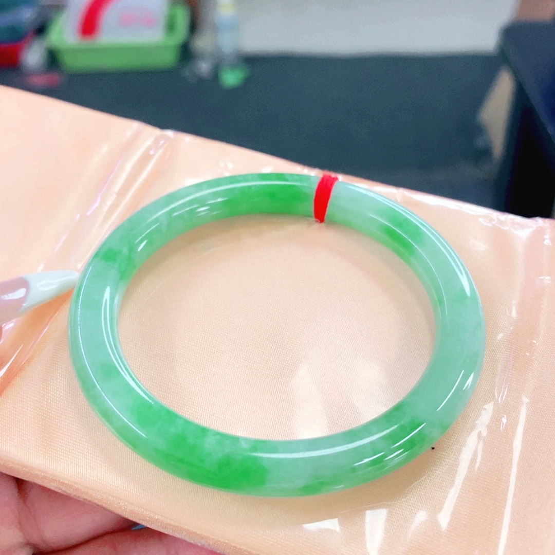 翡翠未镶嵌手镯53