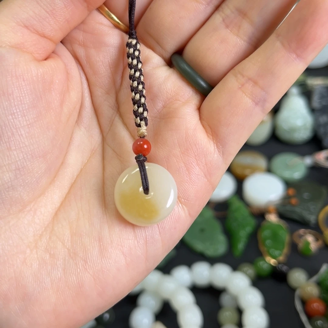 和田玉未镶嵌吊坠(赠链)