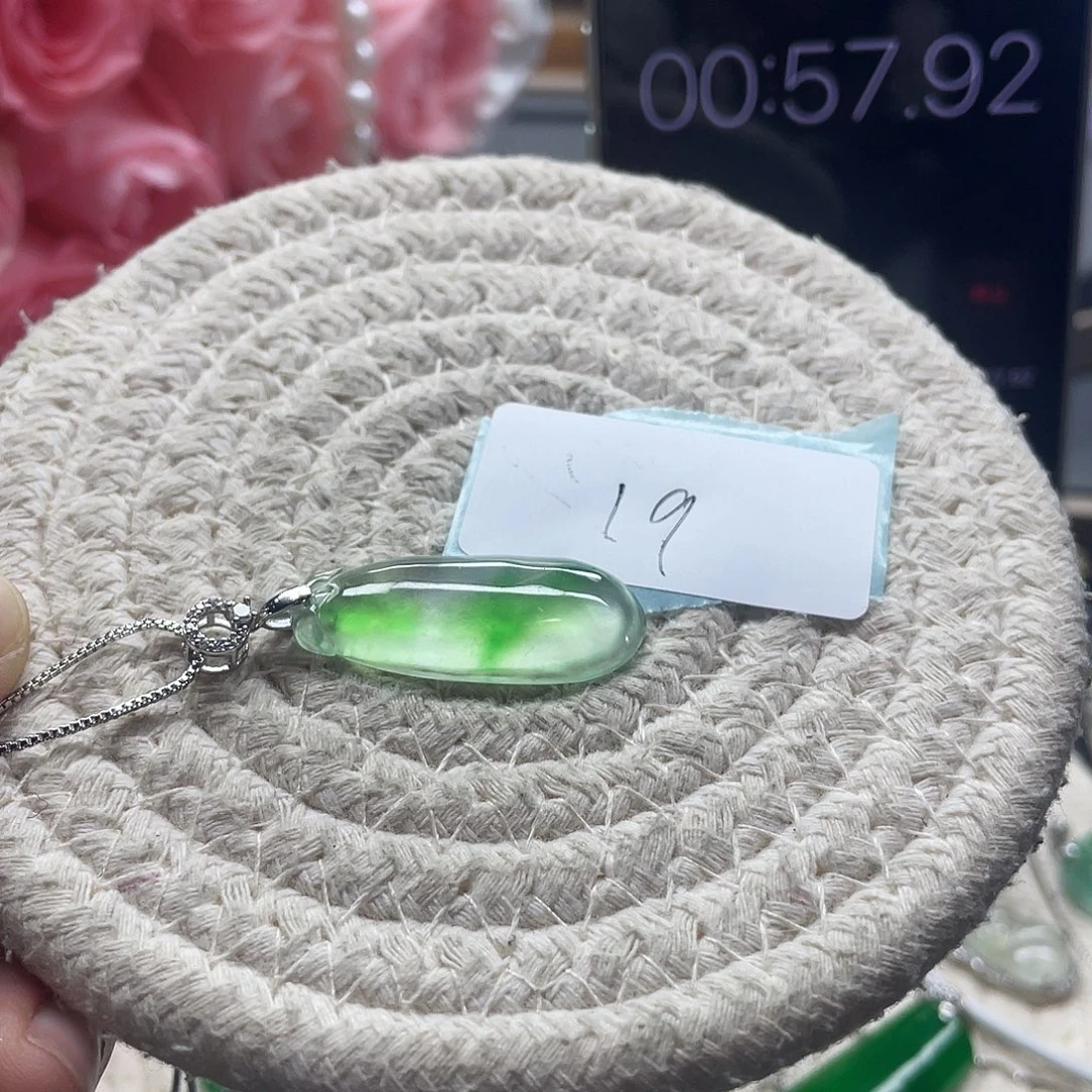 棉****翡翠未镶嵌颈饰翡翠吊坠