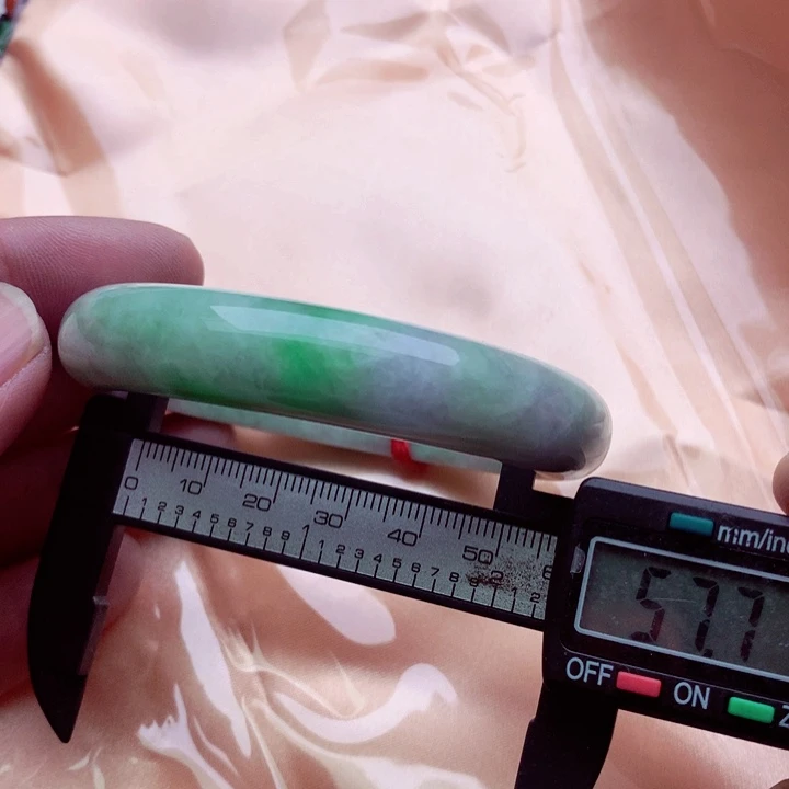 翡翠未镶嵌手镯…．