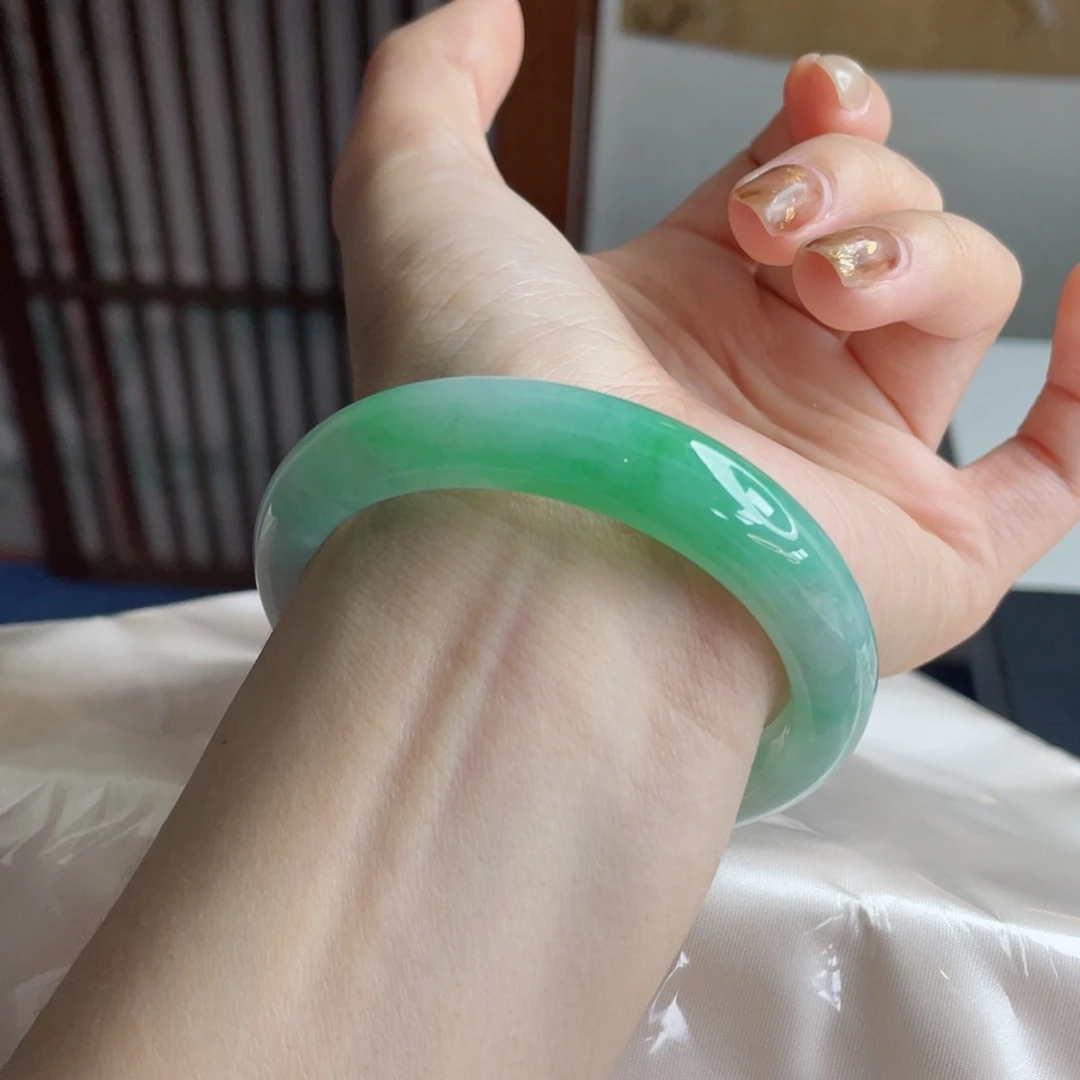 未镶嵌手镯翡翠56.3正圈 飘金丝翠绿 娇艳明媚8号