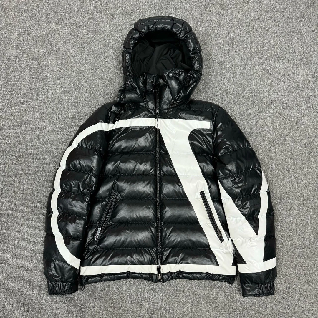 99新 Valentino/华伦天奴 nz 黑色亮面羽绒服 44码99新 10264074