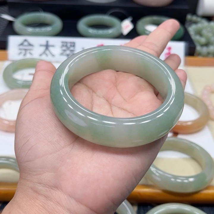 石英质玉手镯未镶嵌酒**头