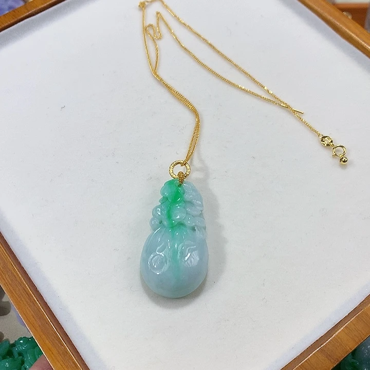 翡翠未镶嵌颈饰翡翠吊坠