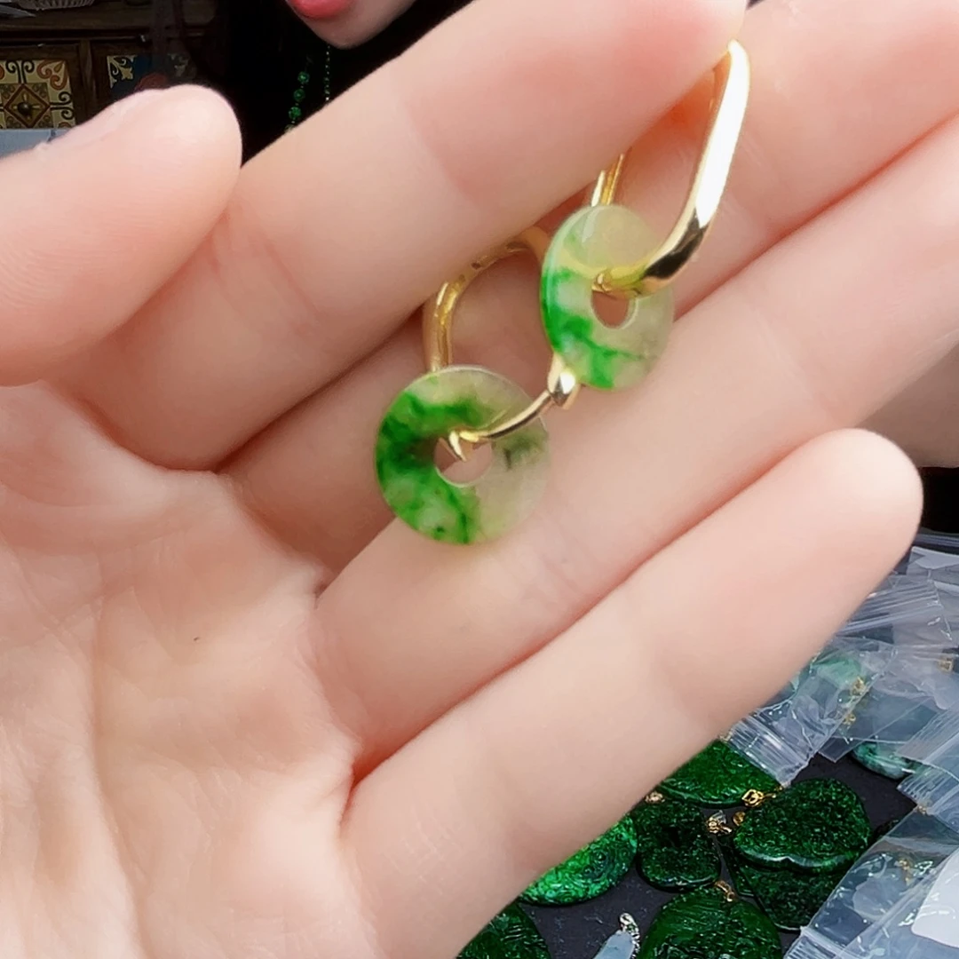 颈饰未镶嵌翡翠多样性