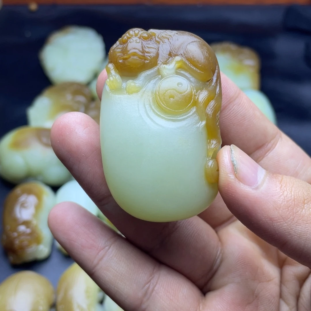 和田玉（糖玉）未镶嵌颈饰