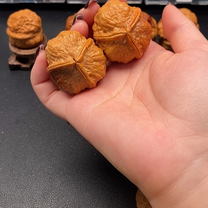 文玩核桃吊坠三棱38